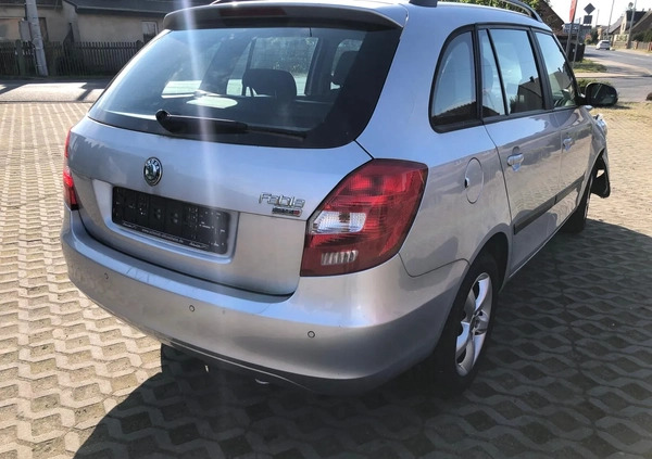 Skoda Fabia cena 10500 przebieg: 80000, rok produkcji 2010 z Brwinów małe 79